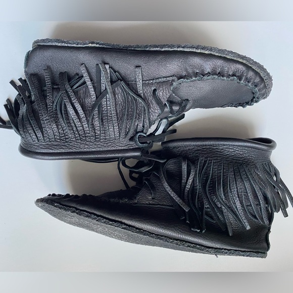 Leather fringe moccasin with crepe sole. - Picture 1 of 5
